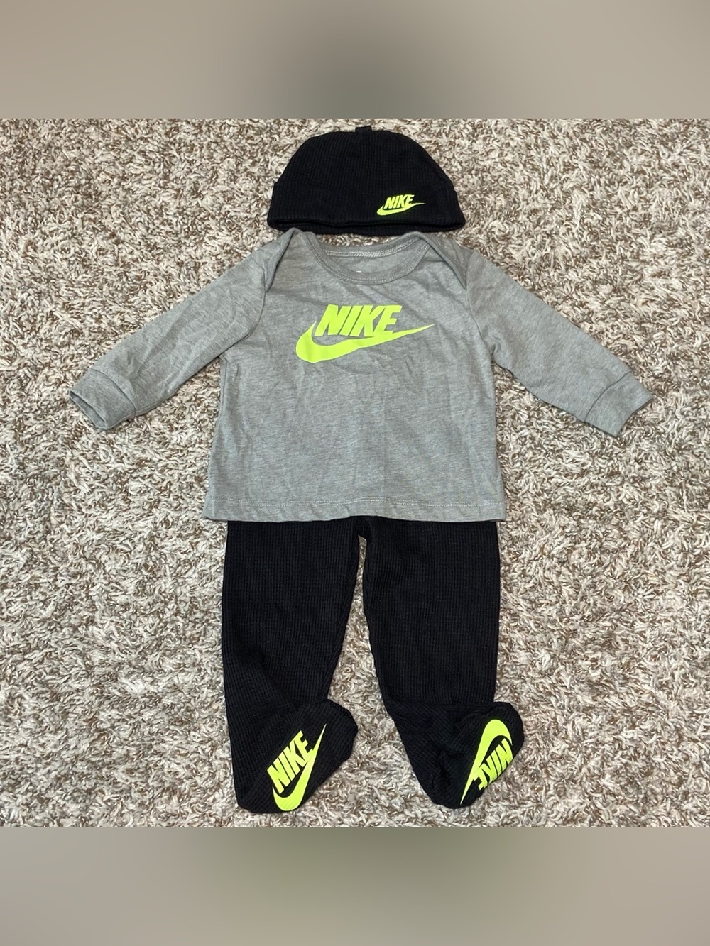NIKE Baby 3-Piece Set Black Beanie Gray Long Sleeve & Black Pants Size 6M